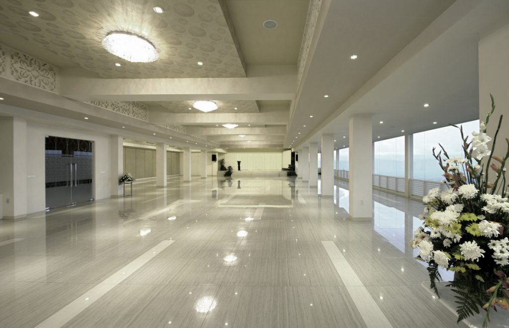 LUXURIOUS MEETING ROOM