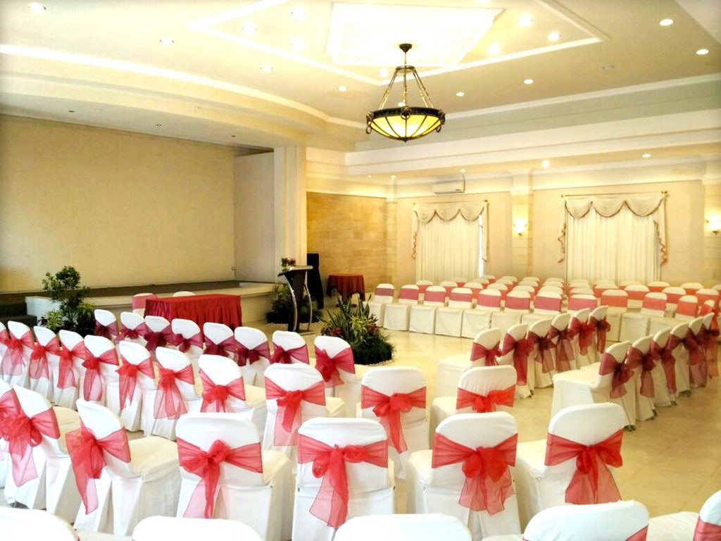 LUXURIOUS MEETING ROOM